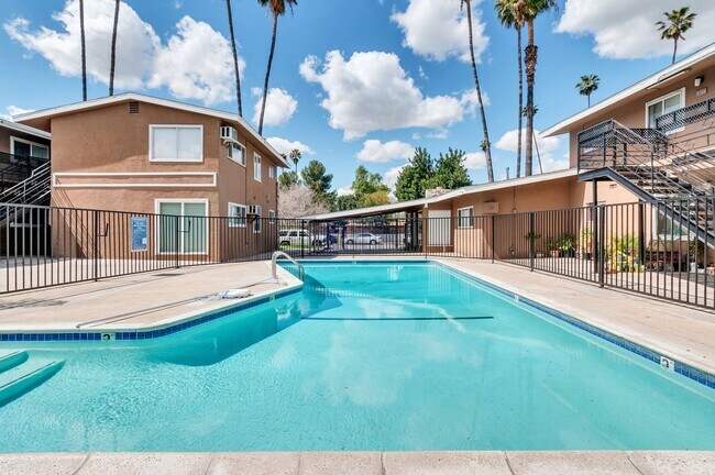 Building Photo - ASK ABOUT OUR MOVE IN SPECIAL - 1 MONTH FREE -2 bedroom 1 bath AVAILABlE NOW