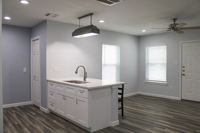 Building Photo - OLMOS PARK TERRACE DUPLEX