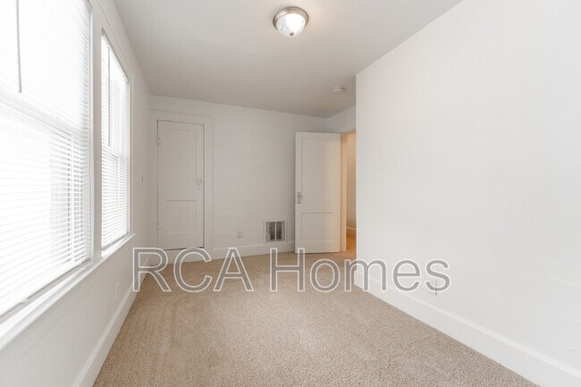 Building Photo - 1125 N Dearborn St