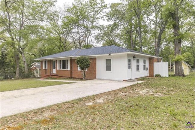 Primary Photo - 203 Woodland Dr