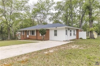 Building Photo - 203 Woodland Dr