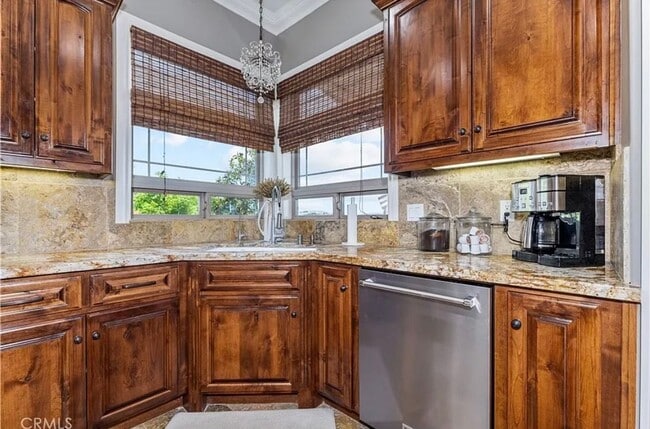 Building Photo - Custom Executive 4bd/3bath home on 2 acres...