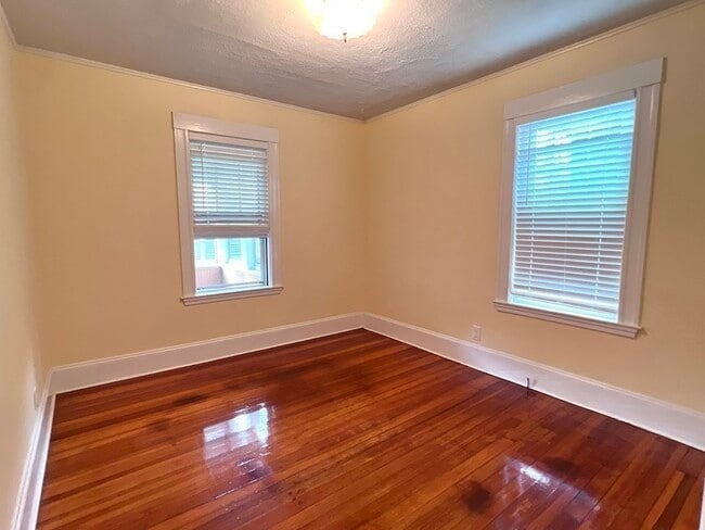 Building Photo - 31 Blakeslee St