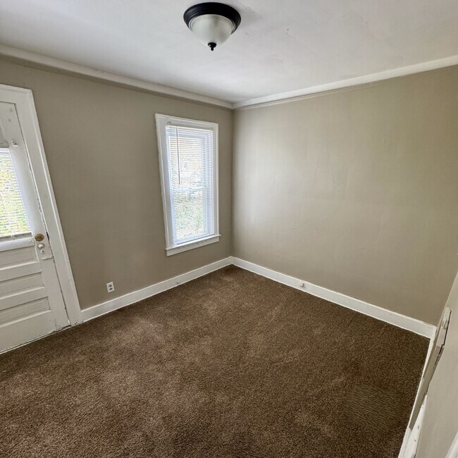 Building Photo - Now Leasing!!! 16730 Woodingham Dr, Detroi...