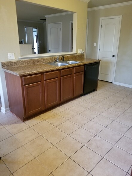 Building Photo - 14108 magnolia glenn