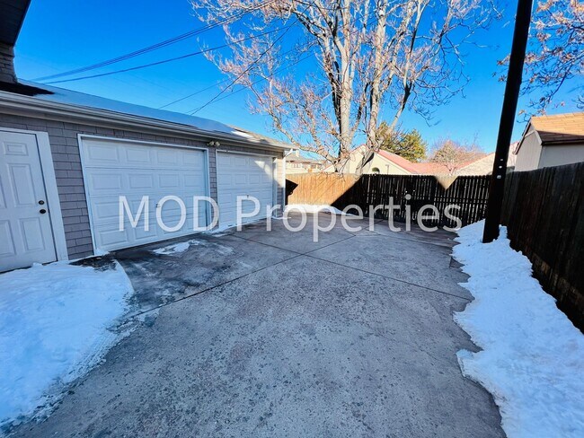 Building Photo - $0 DEPOSIT OPTION. CHARMING VICTORIAN TOWNHOUSE IN UPTOWN/CITY PARK WEST