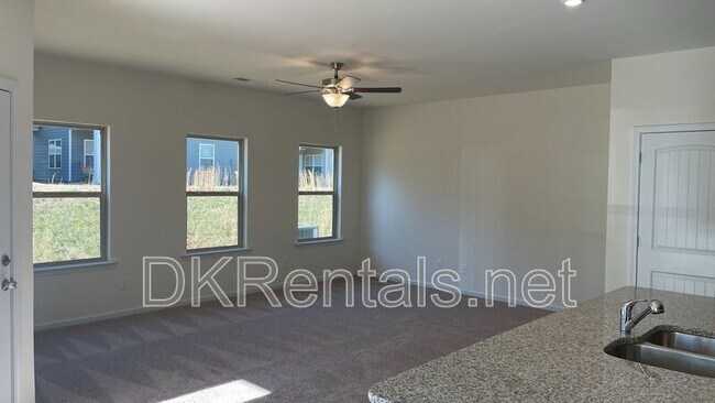 Building Photo - 135 Bryon Ln