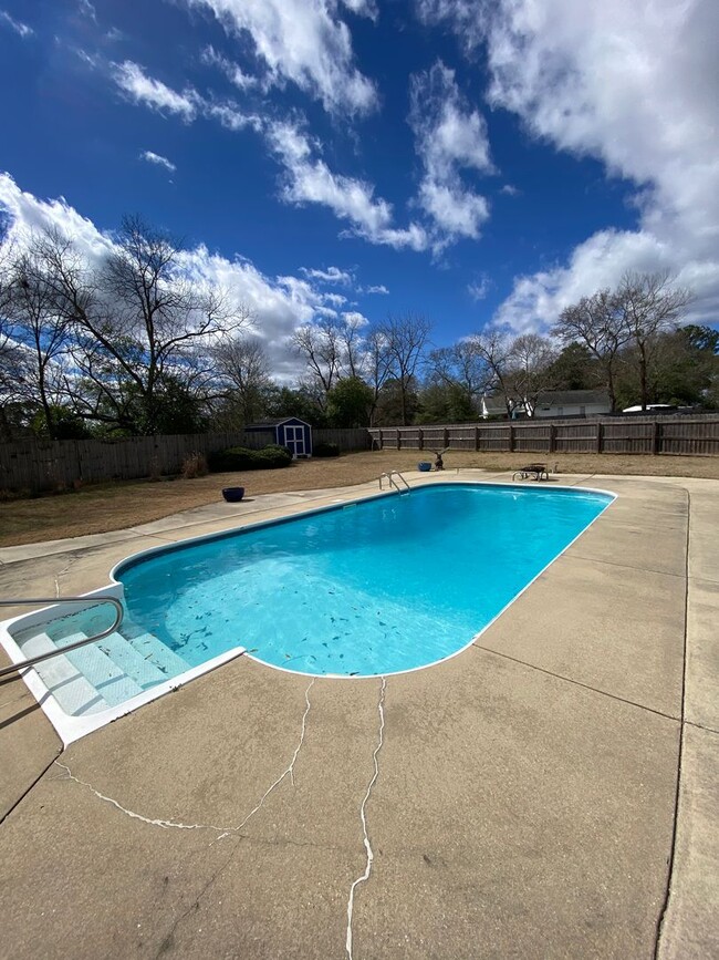 Building Photo - Upscale rental with a pool!