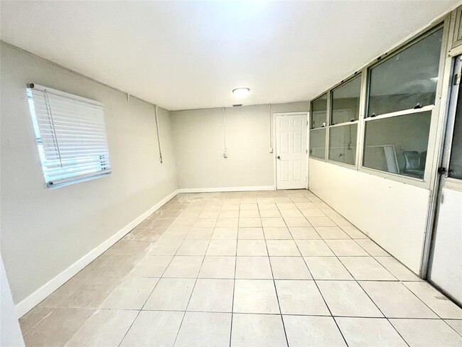 Building Photo - 102 S Jefferson St