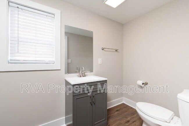Building Photo - 9800 Golf Course Dr
