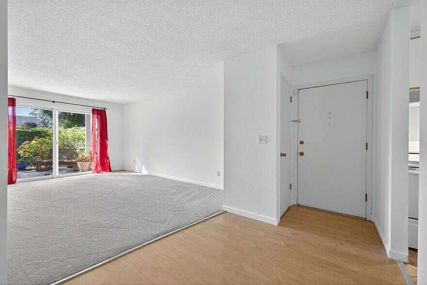 Building Photo - 211 Stony Point Rd