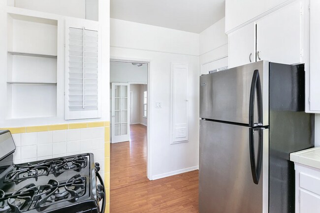 Building Photo - 8566 W Olympic Blvd