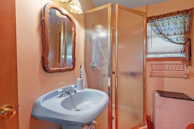 Building Photo - 1418 Old Homestead Hwy