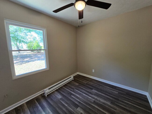 Building Photo - 5523 Livingston Dr