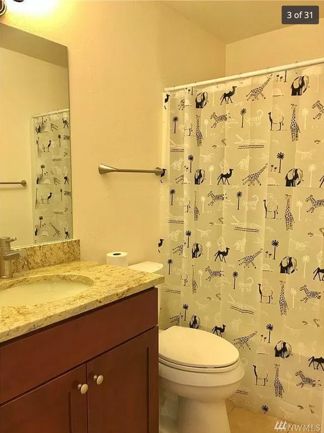 Building Photo - 305 N 188th St