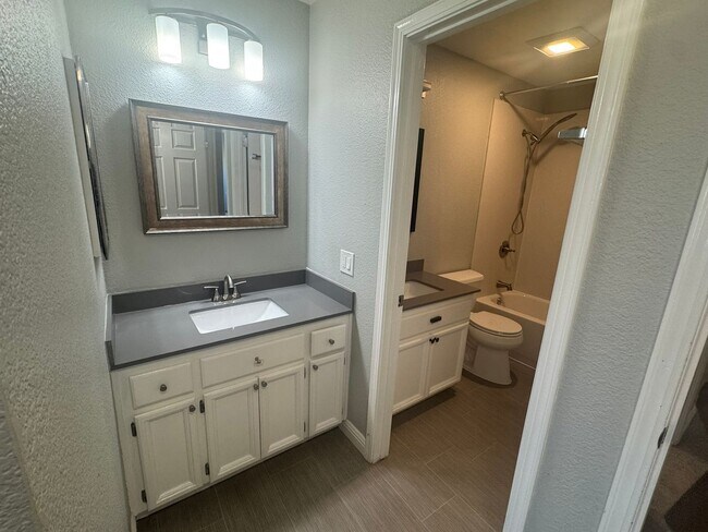 Building Photo - Charming top-level 2-bedroom, 1-bath condo in a highly desirable gated community.