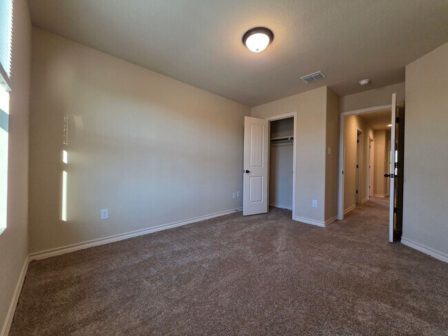 Building Photo - 6838 Lakeview Dr.