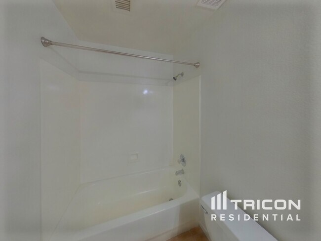 Building Photo - 12209 W Edgemont Ave