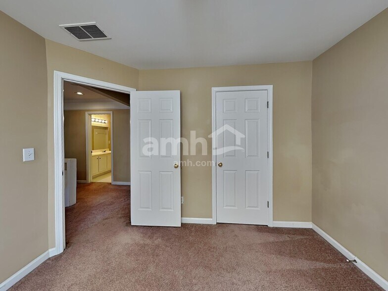 Building Photo - 5715 Oxborough Way