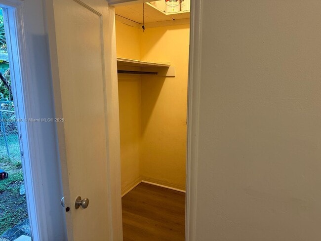 Building Photo - 340 Mendoza Ave