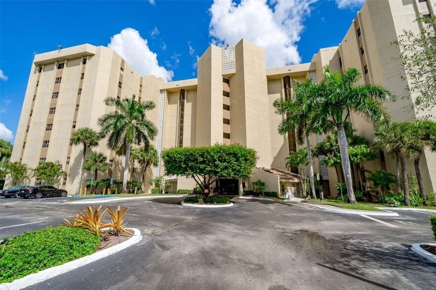 Building Photo - 7400 Radice Ct