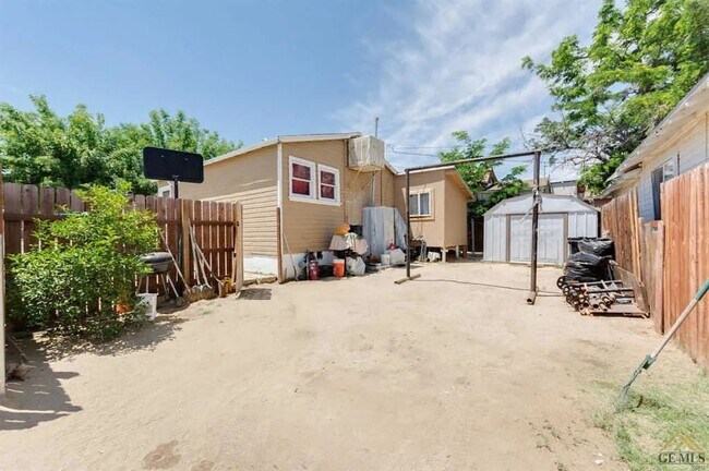 Building Photo - Charming 3 Bedroom Home in the Heart of Taft!