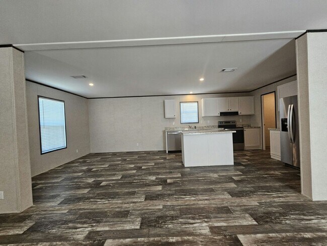 Building Photo - 6571 Hidden Oaks Dr
