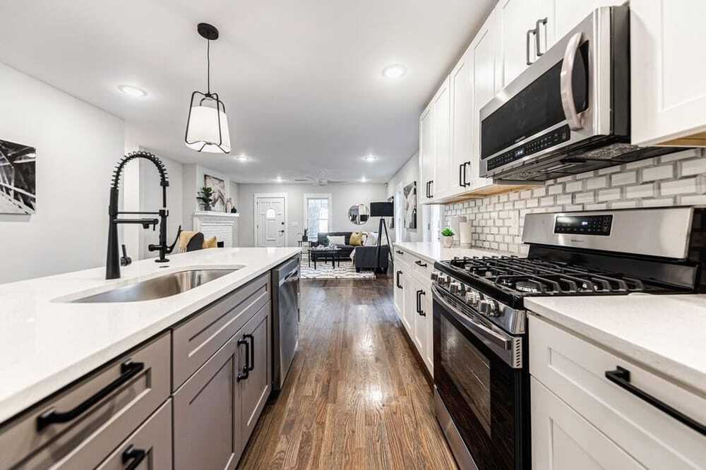 Building Photo - 728 Pearce St SW