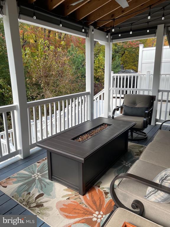 Building Photo - 9117 Fox Stream Way