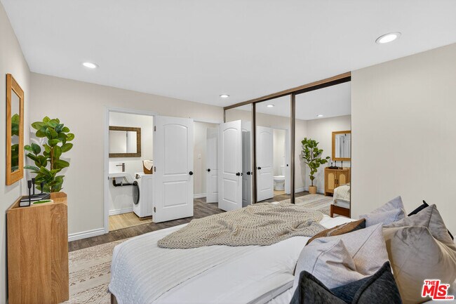 Building Photo - 1125 Pico Blvd