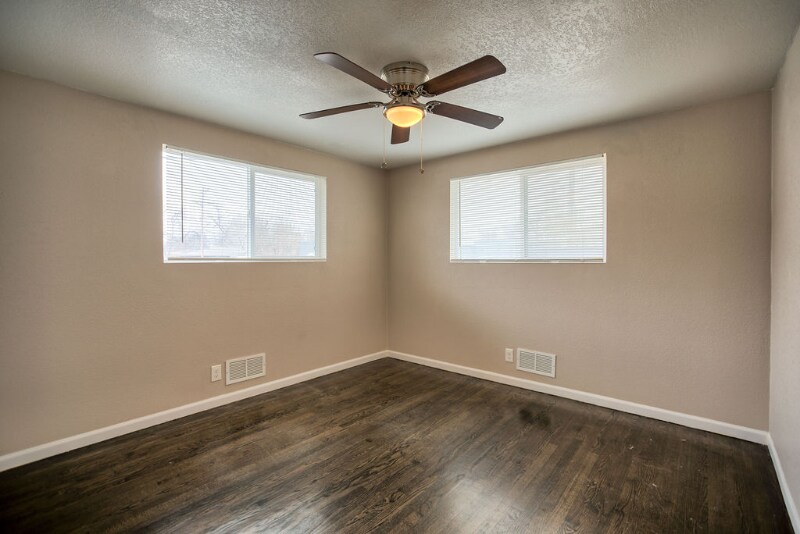 Building Photo - 312 Crescent Dr