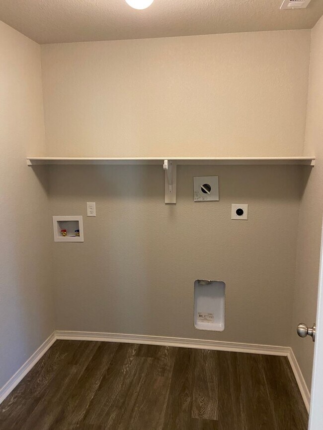 Building Photo - *Pre-leasing* Four Bedroom | Two Bathroom ...