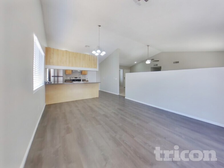 Building Photo - 1010 W Blackhawk Dr