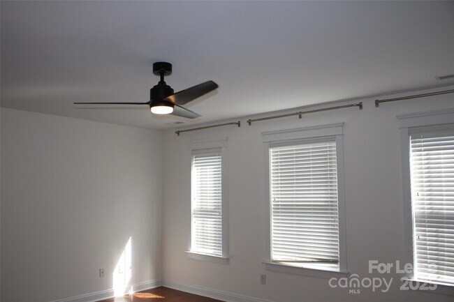 Building Photo - 541 Jetton St