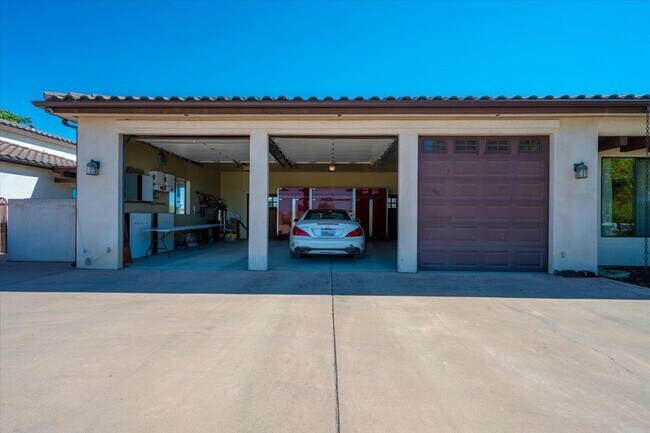 Building Photo - 6750 Golden Pheasant Ln