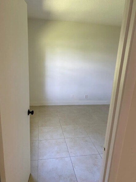 Building Photo - 21900 Lake Forest Cir