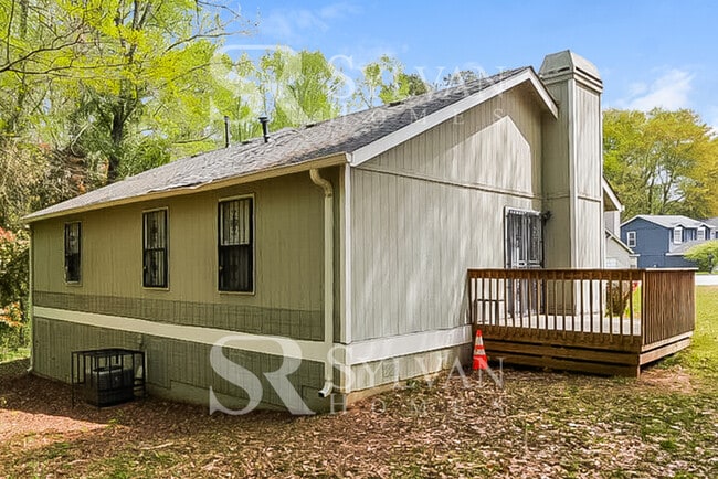 Building Photo - Lease today! No extra charge for contentme...