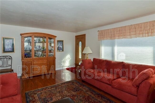 Building Photo - 825 Bethany Dr