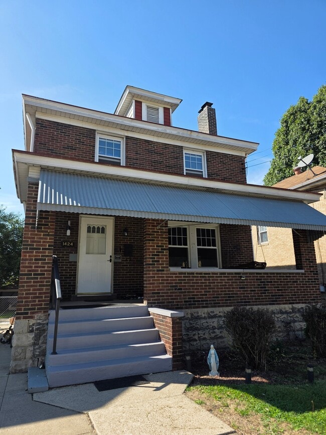 Building Photo - 1424 Swantek St