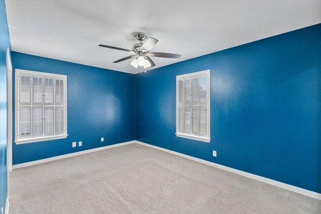 Building Photo - Charming 3 Bedroom Home