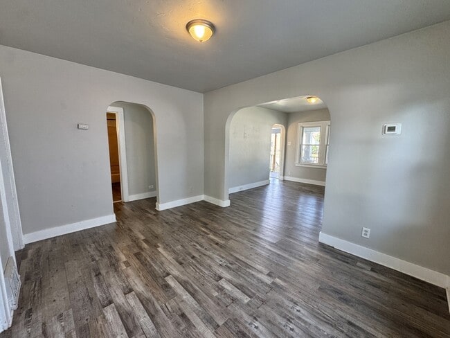 Building Photo - 611 Abrams St