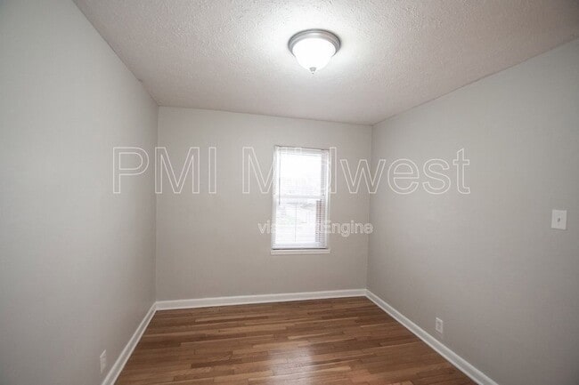 Building Photo - 140 E 19th St