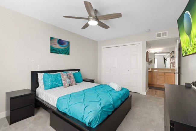 Building Photo - 740 W Elm St