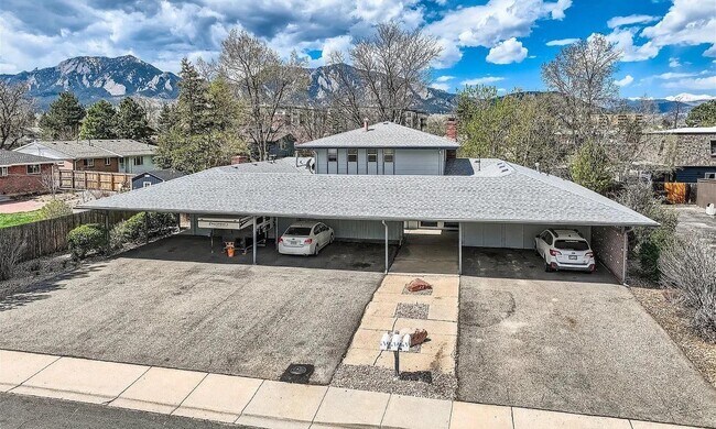 Building Photo - 425 Manhattan Dr