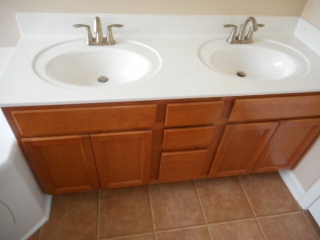 Building Photo - 5279 Crosswinds Rd