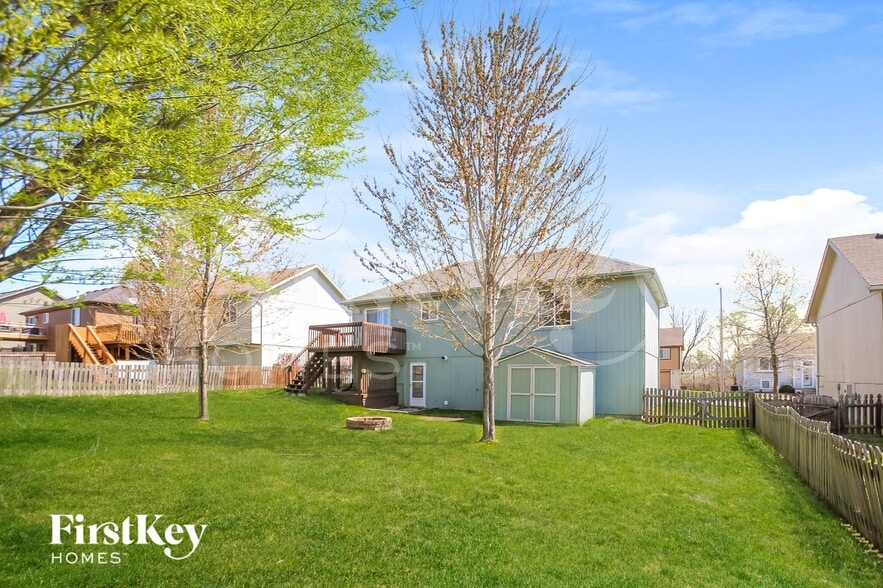 Building Photo - 11512 N Windsor Ave