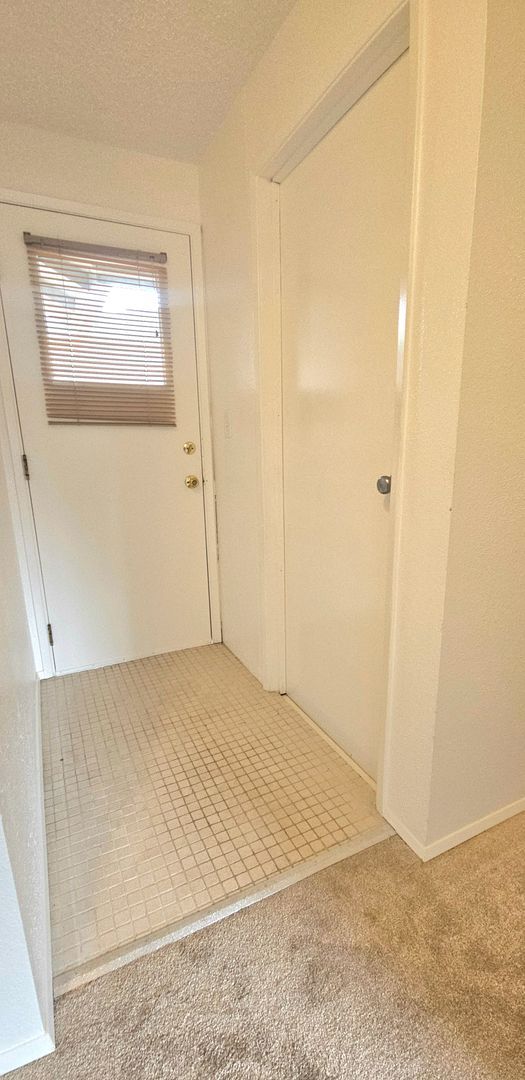 Building Photo - Sweet deal! 3bed/1bath Single Family home in West Seattle