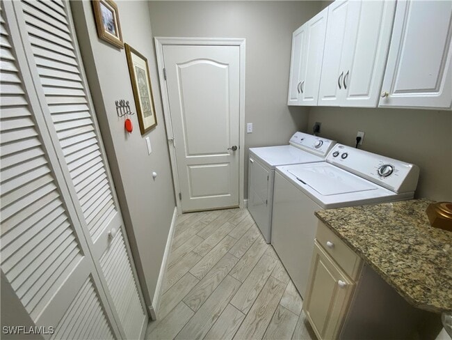 Building Photo - 15200 Cedarwood Ln