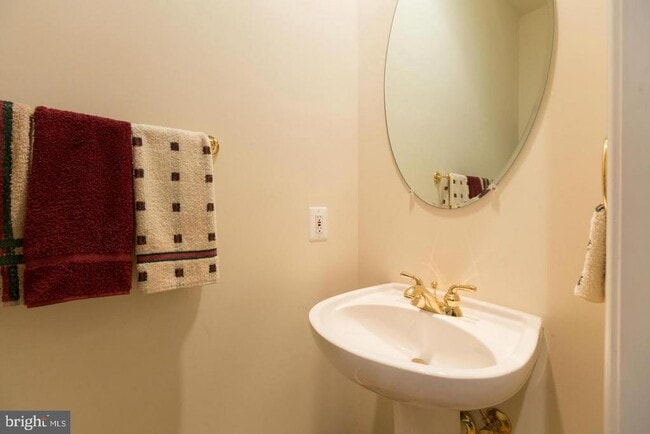 Building Photo - 8857 Ashgrove House Ln