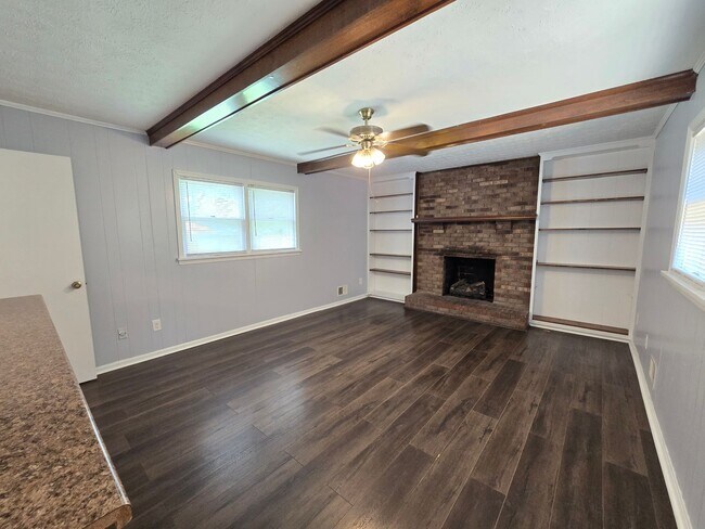 Building Photo - Brick Ranch in the heart of Jeffersontown! Featuring hardwood styled floors, 3 Bedrooms, 1.5 Bath...